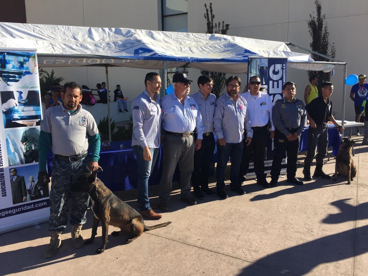 Participación de profesionales del sector de seguridad privada en un evento